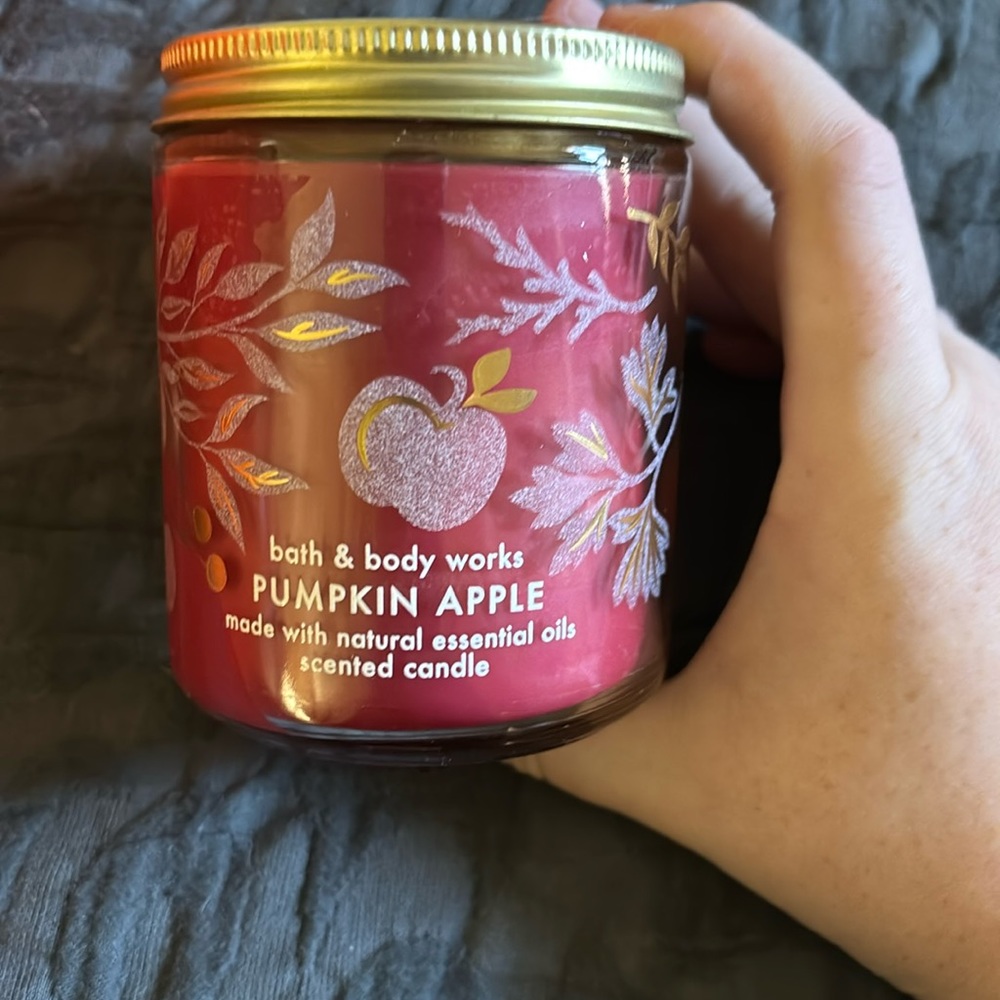 Bath and Body works Pumpkin Apple 7oz candle